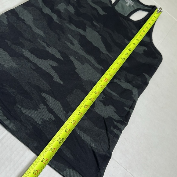 Athleta Speedlight Camo Tank Top Black Camo Womens Size Medium Activewear Gym - Picture 8 of 9